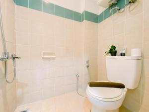 Good Place Studio Apartment at Taman Semanan Indah Cengkareng By Travelio