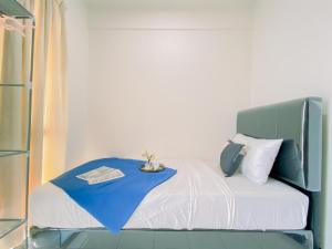 Good Place Studio Apartment at Taman Semanan Indah Cengkareng By Travelio