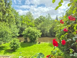 Appartements Le Pont Bas bord de riviere proche Puy du Fou : photos des chambres