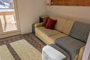 Cozy T1 with balcony on the snow front