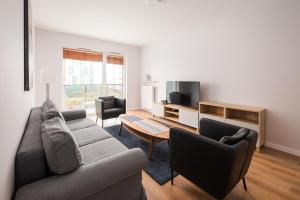 Sady Żoliborskie Generous Apartment by BookingHost