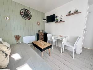 Appartements Cabane au Bord du Lac - Les Jardins de Vandre - Parc Jeux Tennis Spa Nature - IDEAL FAMILLE : photos des chambres