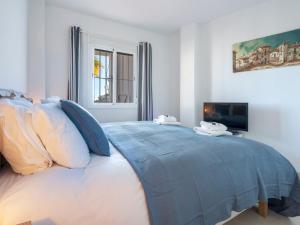 Riviera Golf Apartment - Pool Views! Pass the Keys
