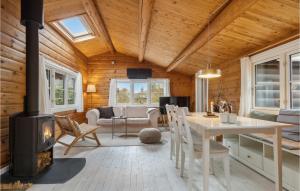 3 Bedroom Beautiful Home In Hornbæk