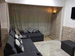 Mu House, Airport Oasis