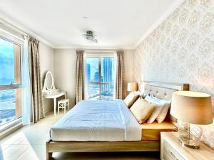 Homes 2 Retreat - Luxury & Spacious 1BR with Balcony in Business Bay