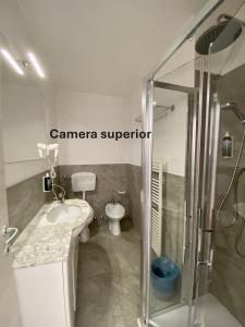 Camera Superior Matrimoniale/Doppia con Letti Singoli con Vista Montagna