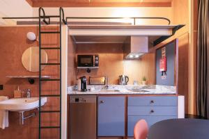 UMA Foyer 25 Apartments