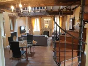 Maison bourguignonne atypique avec piscine - Fontaines