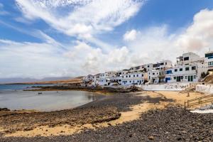 Home2Book Stylish Apt Caleta de Caballo, Terrace