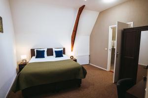 Double Room With King Bed room in Dutch Golden Hotel