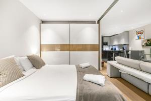 Chic Manhattan Studio Retreat