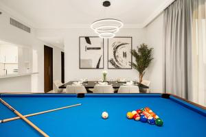 Stunning Luxurious 4BR with Burj Khalifa View and Dubai Mall Tunnel Access