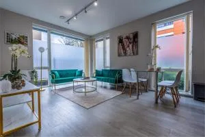 Modern Serviced Apartment: Short Walk to Center - 沃顿安德埃奇