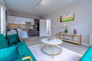 Cozy apartment by Portland Square gardens