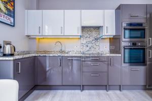 Cozy apartment by Portland Square gardens