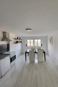 M I S T E R B A L E S Ferienwohnung Zittau Bahnhofsnähe - Eckartsberg