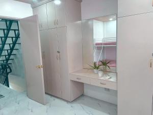 Rosie APT #1 -good for 20-30 people