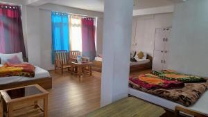 Gaurav Guest House, Old Manali - Riverside Property !! River & Mountain View !!