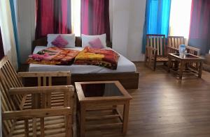 Gaurav Guest House, Old Manali - Riverside Property !! River & Mountain View !!