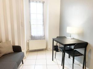 Appartements Duplex Le Coligny - Calme - Proche Centre Ville Poitiers, Patinoire, Universite - CHU - Futuroscope a 20min : photos des chambres