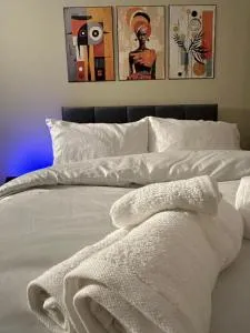 A Cozy Room in a Well Furnished Apartment Close to the Sea Front and Gun Wharf and Land Marks - 索伦特海峡旁利村