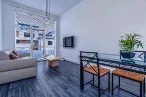 Harbour-View 2-Bed Serviced Apartment with Parking - 埃文茅斯