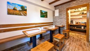 HOUSE FLORA Entrance 1