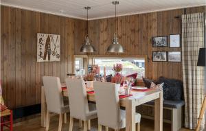 Gorgeous Home In Sjusjøen With Kitchen