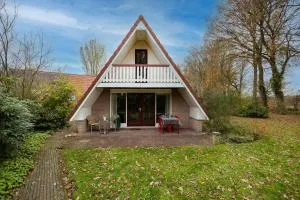 Heggenmus I Huisje met Haard in de Tuin - Zwiggelte