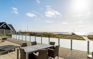 2 Bedroom Cozy Home In Bjert - Bjert Strand