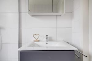 Gele Kwikstaart I Ruime Woning met Mooie Zonnige Tuin