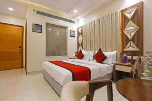 Hotel Worth Newly Bulit - New Delhi