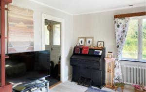 2 Bedroom Cozy Home In Skruv