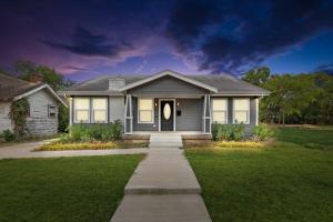 ADU Washer and Dryer Kitchen Walk Bishop Arts