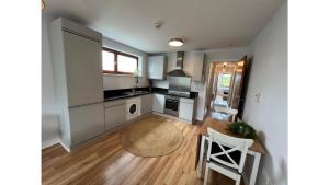 Newly Renovated D4 2BD The Aviva & Docklands