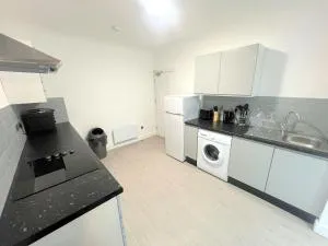 NEW 5-bedroom house in Croydon South London - Shirley