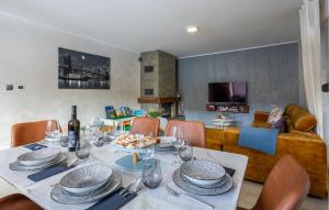 Amazing Home In Novo Zvecevo With Sauna