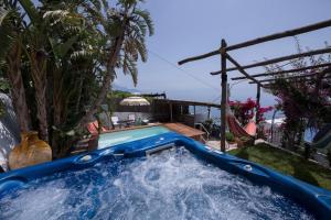 Perla nel blu, villa affacciata sul mare