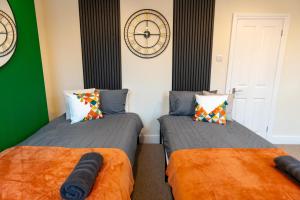 Stylish Gateway-2 bedroom house -5 minutes from the beach