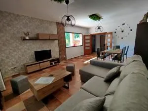 "La Casa de Luis" con Piscina, Barbacoa y a 10 min Puy du Fou - 纳布罗卡