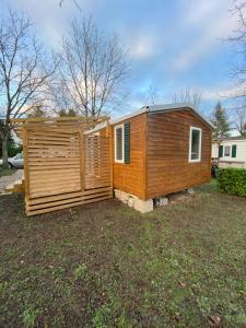 Campings Mobil-Home 6 personnes avec TV et clim N' B025 : photos des chambres