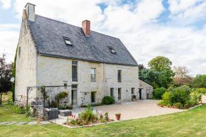 Villas Manoir de Rousse 320 m2 en campagne Piscine Wifi Jardins : photos des chambres