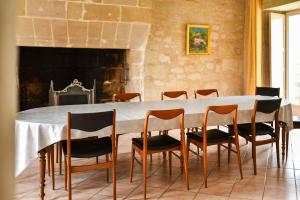 Villas Manoir de Rousse 320 m2 en campagne Piscine Wifi Jardins : photos des chambres