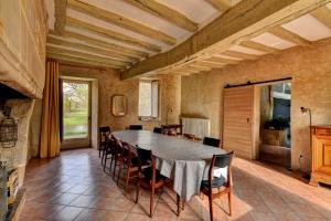 Villas Manoir de Rousse 320 m2 en campagne Piscine Wifi Jardins : photos des chambres
