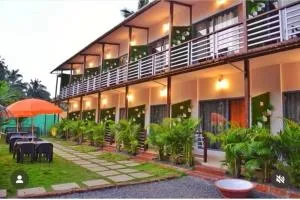 YogiTree Beach Resort & Cafe, Morjim - Chopdem