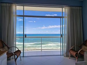 PITANGUEIRAS - FRENTE MAR - 3 SUÍTES - SERVIÇO De PRAIA - COM GARAGEM