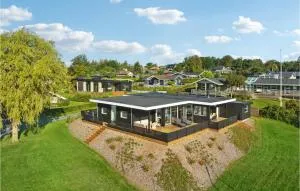 4 Bedroom Nice Home In Børkop - Stouby