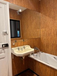 Appartements Le Royal XIX Dinard vue mer luxe : photos des chambres