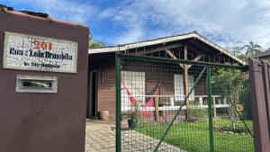 Chalé Flamingo com Piscina Casa inteira em Morretes